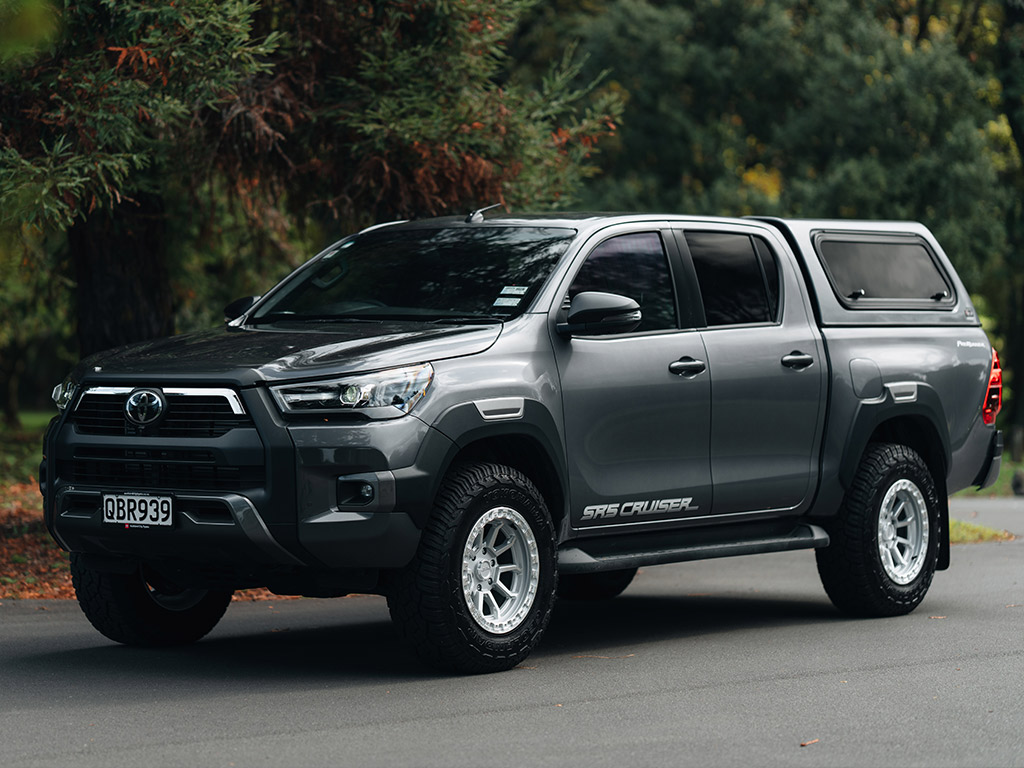 Toyota Hilux | Black Rock Cobra 5S Silver Machined Wheels